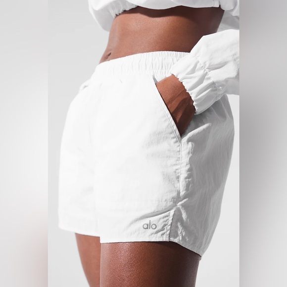 Alo Yoga The Alumni High-Rise Loose Running Shorts in White, Women’s size Medium - Picture 1 of 14